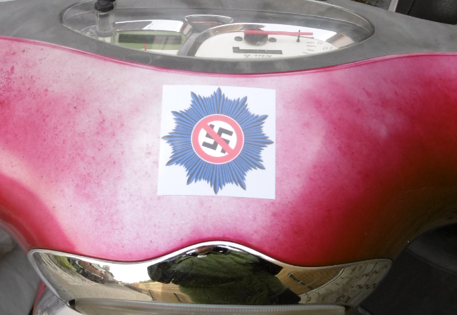 HSB_Forum's tweet photo. Endlich geliefert: #TenOfTen. Darf ich vorstellen: "Willy", die lang ersehnte Nr. 10 hier auf dem Hof! Ich küsse meinen Rollerdealer!

[Spoiler]
Der Zustand des Lacks ist unwichtig. Hauptsache, der Sticker hält. :-)
Cc @linketshirts 👋
[/Spoiler] https://t.co/kdMCG0Xj48