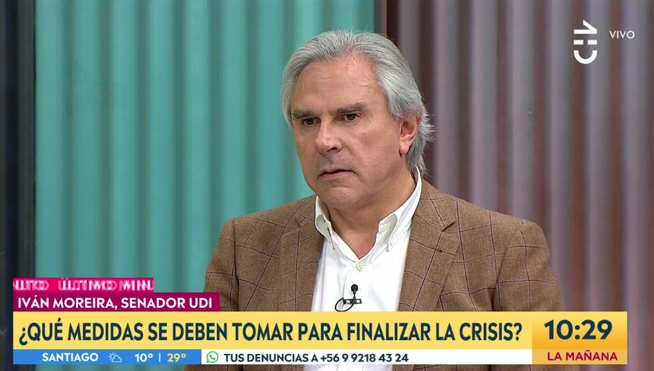cgajardop's tweet photo. Increíble. @chilevision preguntándole a Moreira como resolver la crisis. No entienden que es parte del problema, no de la solución. https://t.co/0gDSFWD41U