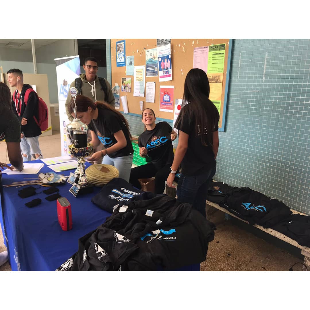 asec_uprb's tweet photo. ¡Saludos miembros!😁 En el día de ayer estuvimos realizando la entrega de camisas👕¡Felicidades al ganador del YETI!
Gracias a todos los miembros que asistieron🤠 y a nuestros auspiciadores por su patrocinio.
#AsecUPRB #Becker #Electroocoop https://t.co/JSh6cTah1n