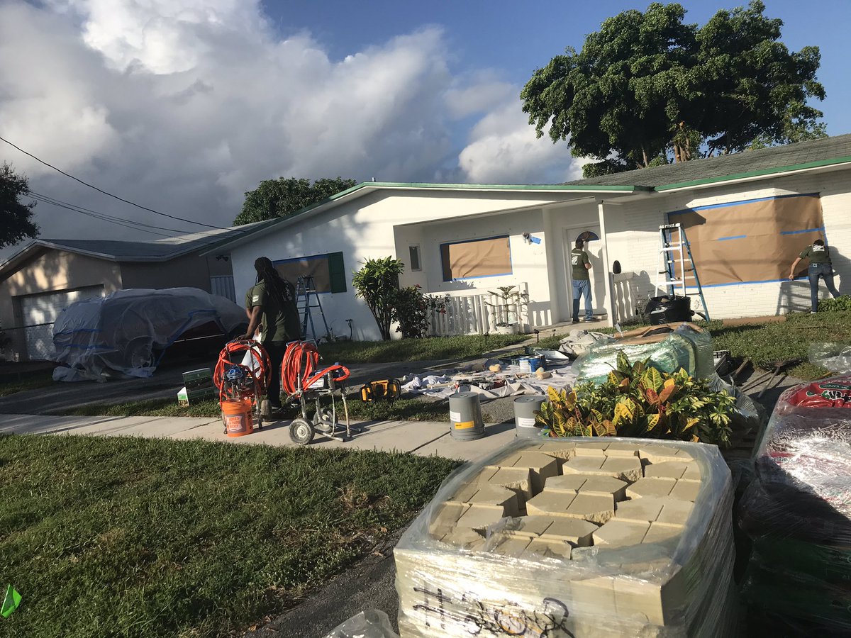 nadeneroseHD's tweet photo. Four Veterans in #southflo homes are getting a well needed facelift. Thanks to @HomeDepotFound #d266 associates and our partnership with #RTBC https://t.co/ByBbENxWw1