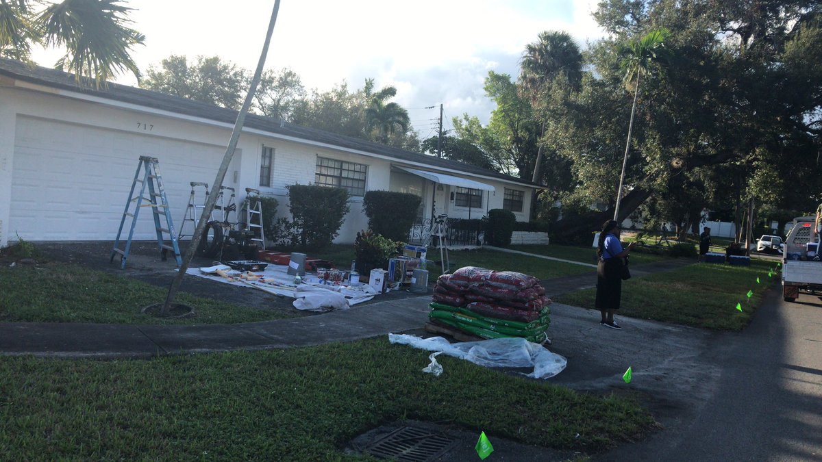 nadeneroseHD's tweet photo. Four Veterans in #southflo homes are getting a well needed facelift. Thanks to @HomeDepotFound #d266 associates and our partnership with #RTBC https://t.co/ByBbENxWw1