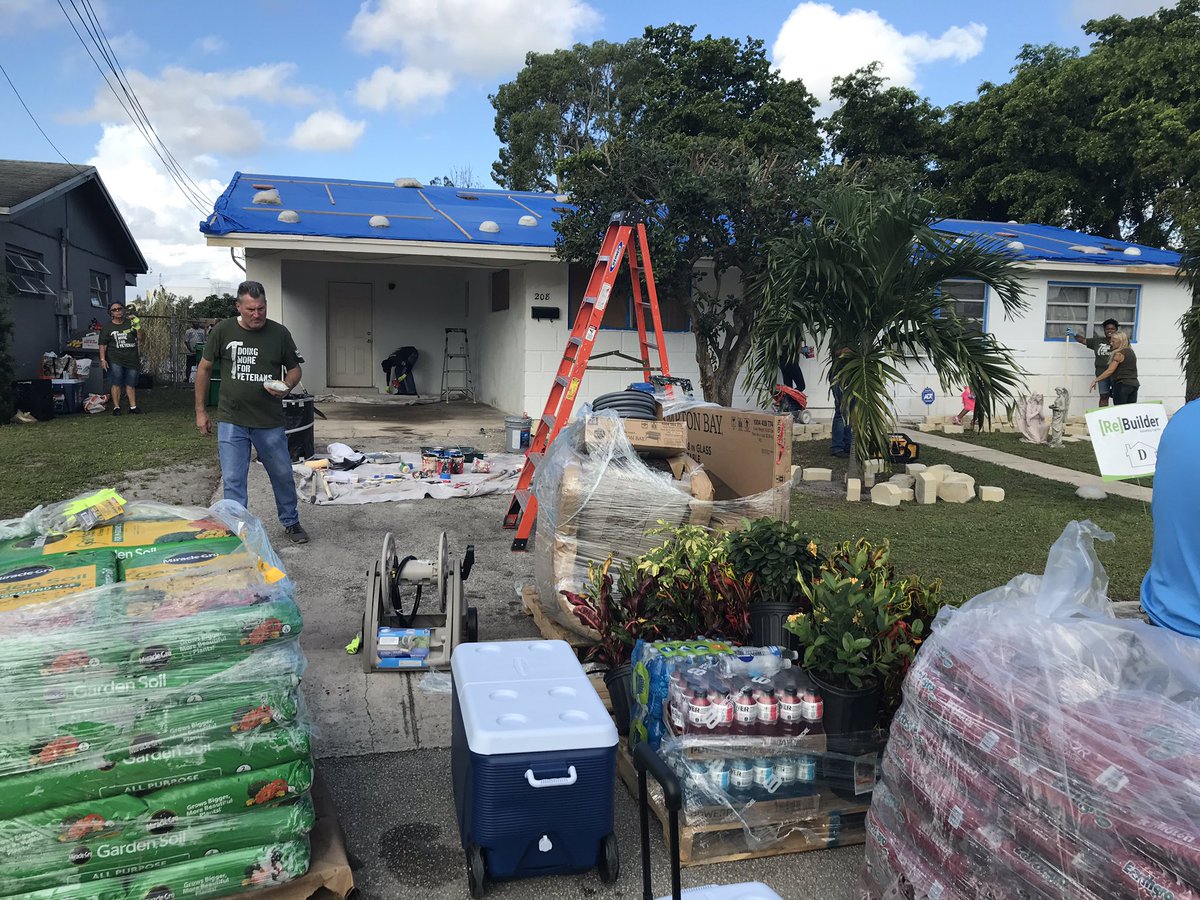 nadeneroseHD's tweet photo. Four Veterans in #southflo homes are getting a well needed facelift. Thanks to @HomeDepotFound #d266 associates and our partnership with #RTBC https://t.co/ByBbENxWw1