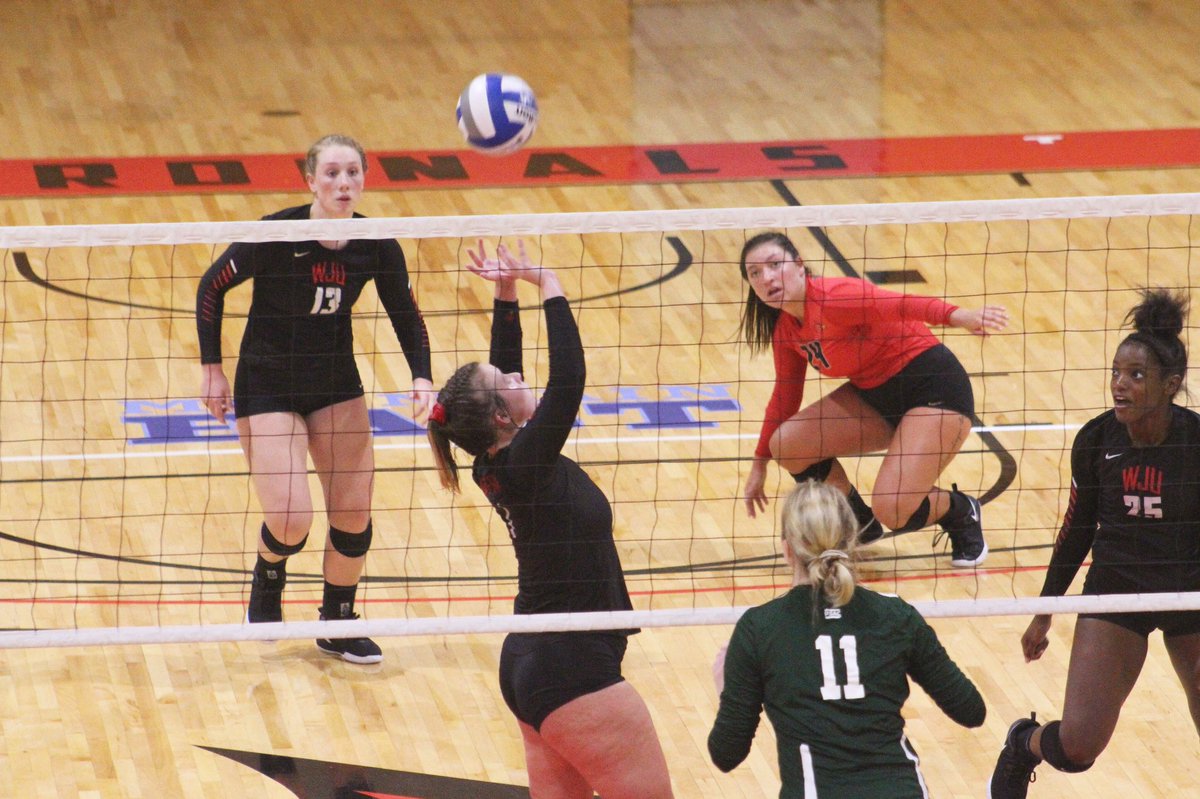 wheelingvb's tweet photo. Getting “set” for a perfect weekend 😜🏐🔥 #gocards #findaway #gametomorrowat1 #wvstate #getloud #behere https://t.co/qbLl6wfRrC