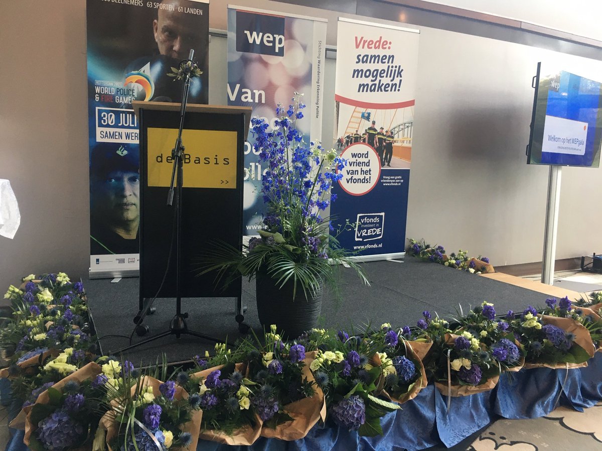 Onze collega's zijn druk geweest met de voorbereidingen voor het WEP Gala. Wat ziet het er prachtig uit, het wordt een mooie en spannende avond. Wie wordt uitgeroepen tot het Beste Politieteam van Nederland? <a href="/WEPolitie/">WEPolitie</a> #bestepolitieteam