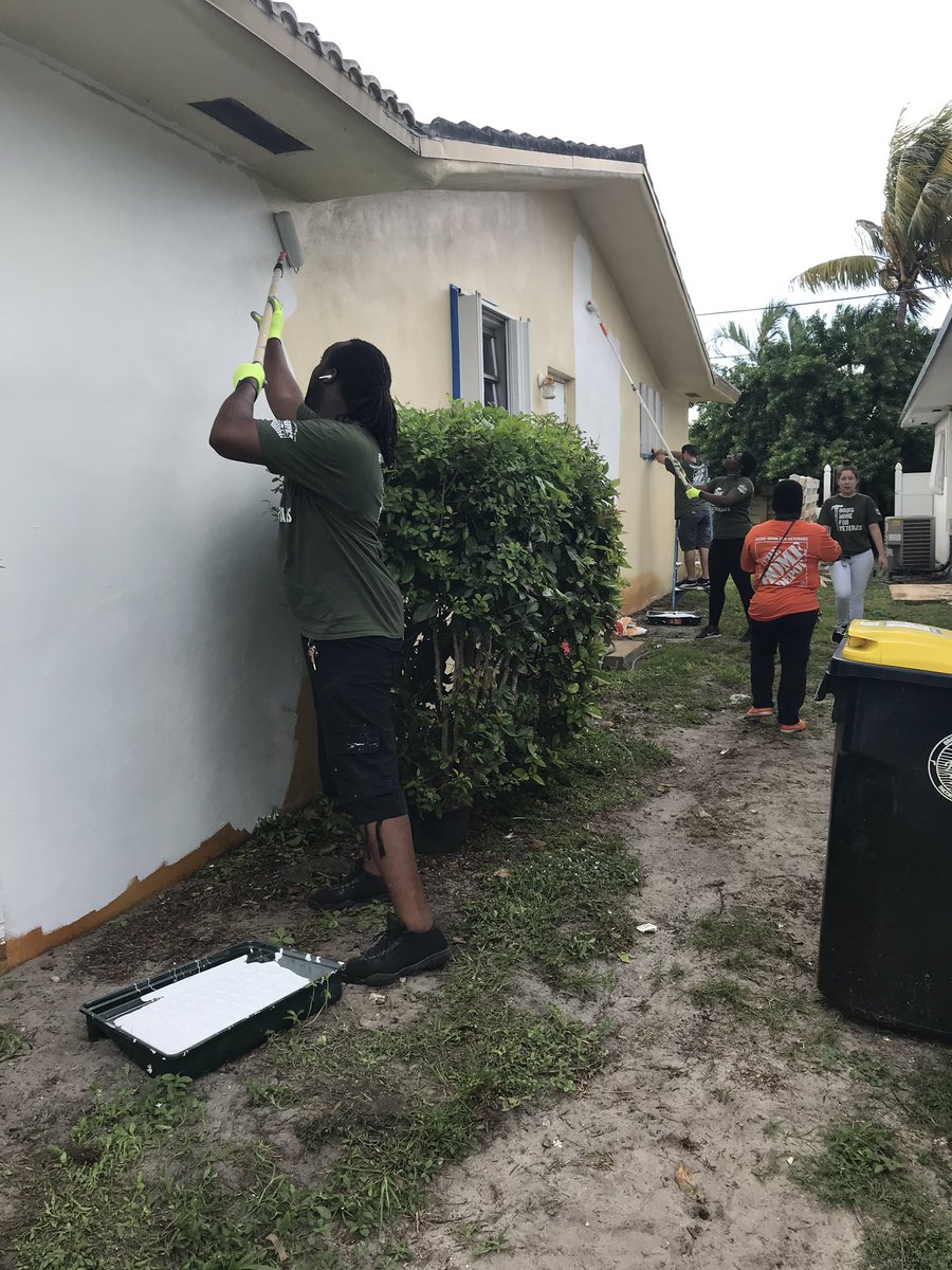 nadeneroseHD's tweet photo. Beautiful day in #Southflo, we the @HomeDepotFound #d266 enjoys #givingback https://t.co/lC1yOwhFFW