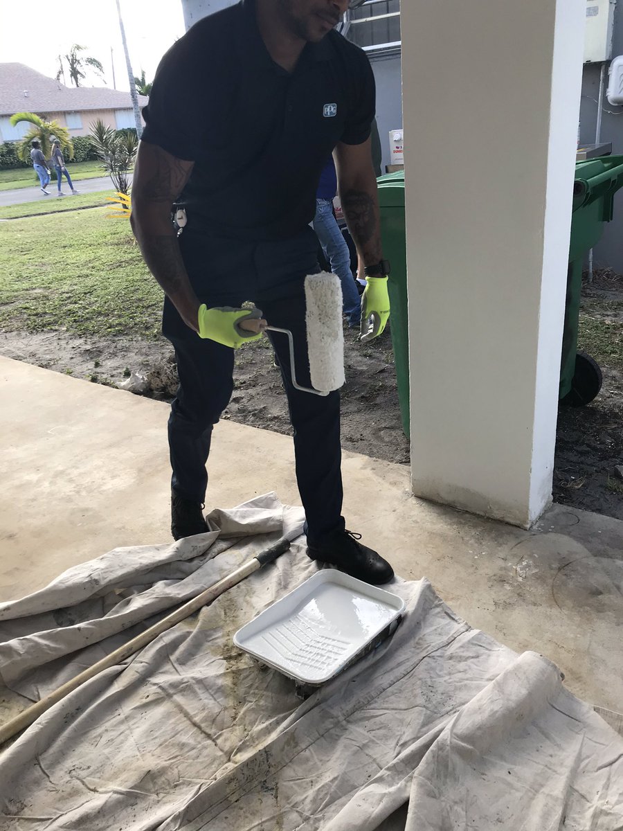 nadeneroseHD's tweet photo. Beautiful day in #Southflo, we the @HomeDepotFound #d266 enjoys #givingback https://t.co/lC1yOwhFFW