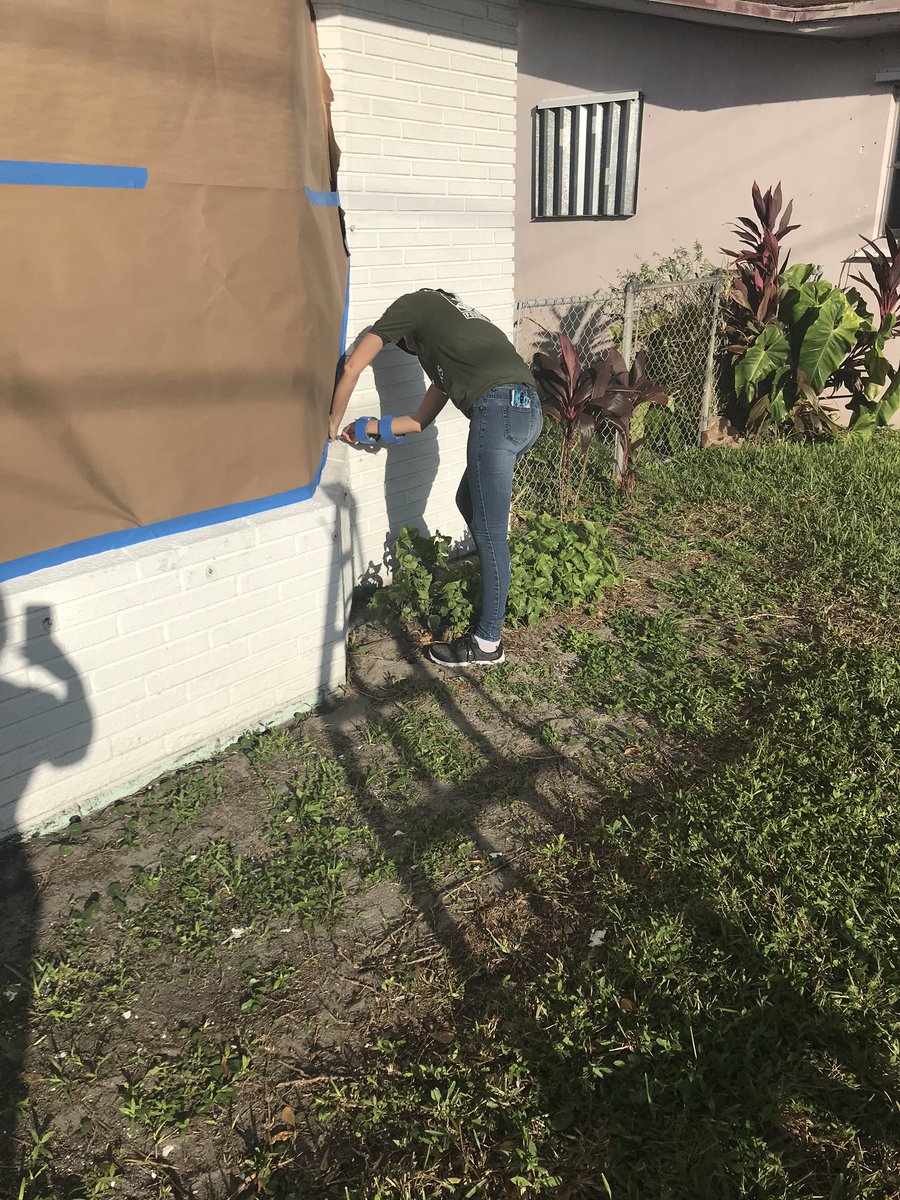 nadeneroseHD's tweet photo. Beautiful day in #Southflo, we the @HomeDepotFound #d266 enjoys #givingback https://t.co/lC1yOwhFFW