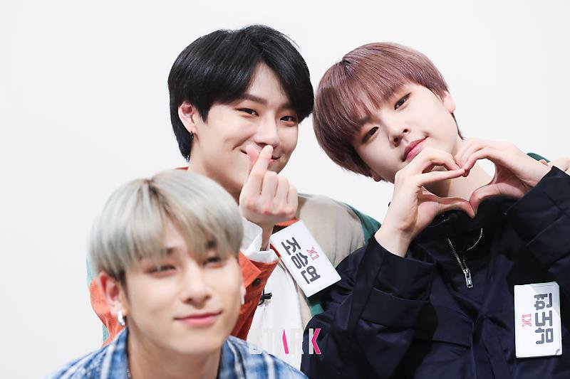 DohyonBrazil's tweet photo. [#FOTO] 25.10.19
Dohyon nos bastidores do Idol League [Parte 2]

#MAMAVOTE #NAMDOHYON #DOHYON #남도현 #X1 @x1official101 https://t.co/2cjXAtTDsA