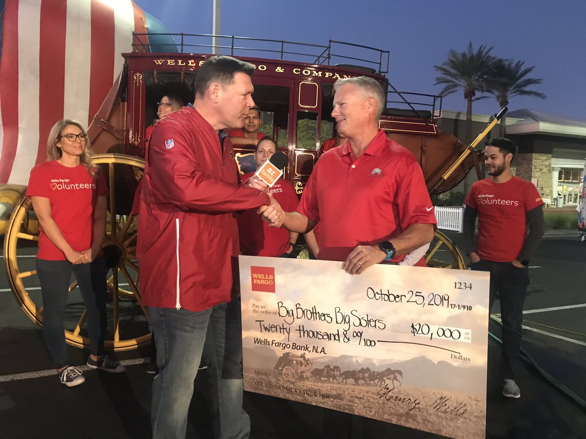 bbbsaz's tweet photo. Thank you @WellsFargo for donating $20,000 to BBBSAZ! We appreciate your support and thanks for volunteering today at @PaulHortonCBS5 ‘s Pay it Forward Car Wash. #paulspifcarwash #bbbsaz https://t.co/7LGkuhNql7