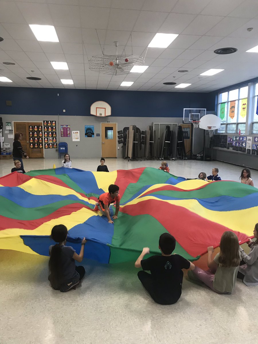 MrTrezzaMiddPe's tweet photo. Little cat and mouse with the parachute this morning. #pe #mtps https://t.co/EQumfn7ySZ