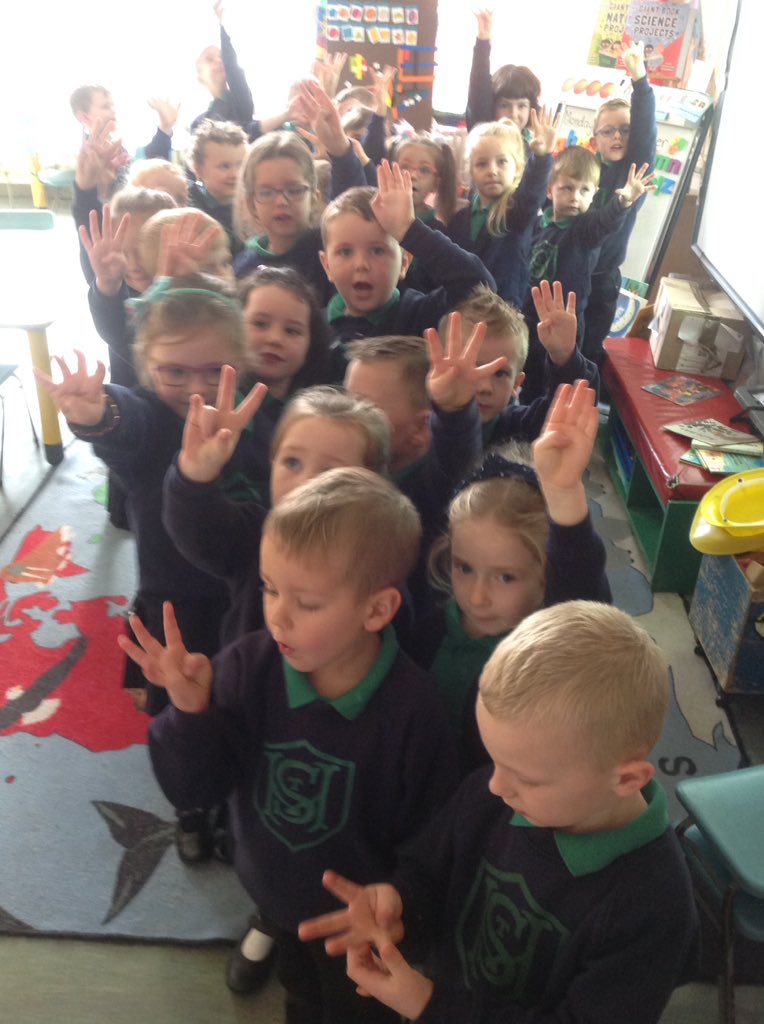 StMalsColeraine's tweet photo. We had great fun taking our learning outside! We had to find 4 of the same item in different sizes. #outdoorlearning #outdoorclassroom #naturallearning #keeplearningreal #ecoschools https://t.co/XEBLiEGKOI