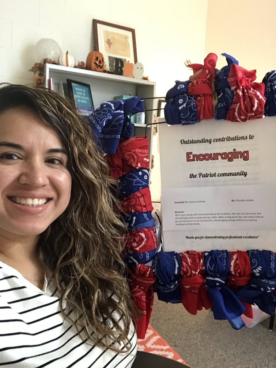 KrishnanCorina's tweet photo. This semester has been full of amazing things that I’ve been working on. I love what I do and I’m just grateful that someone else noticed it too and nominated me for the Excellence Wreath for Encouragement. Thank you! @FacultySpirit https://t.co/L1nlmjVGif