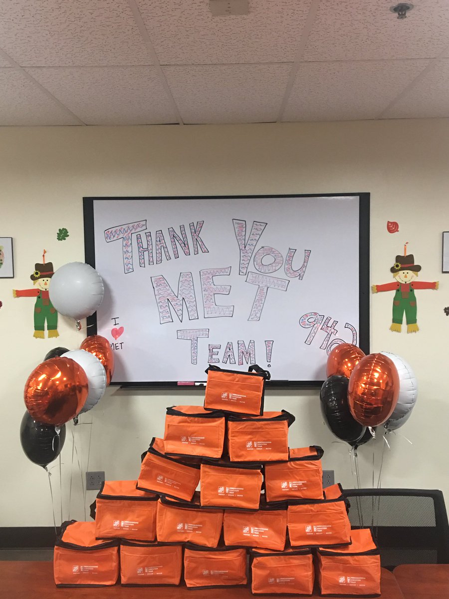 MET PARTNERSHIP!! Store 0942’s awesome MET team! 😁 <a href="/hollylizzie/">Holly Wentz Jones</a> <a href="/Lodge1mike/">Mike Lodge</a>