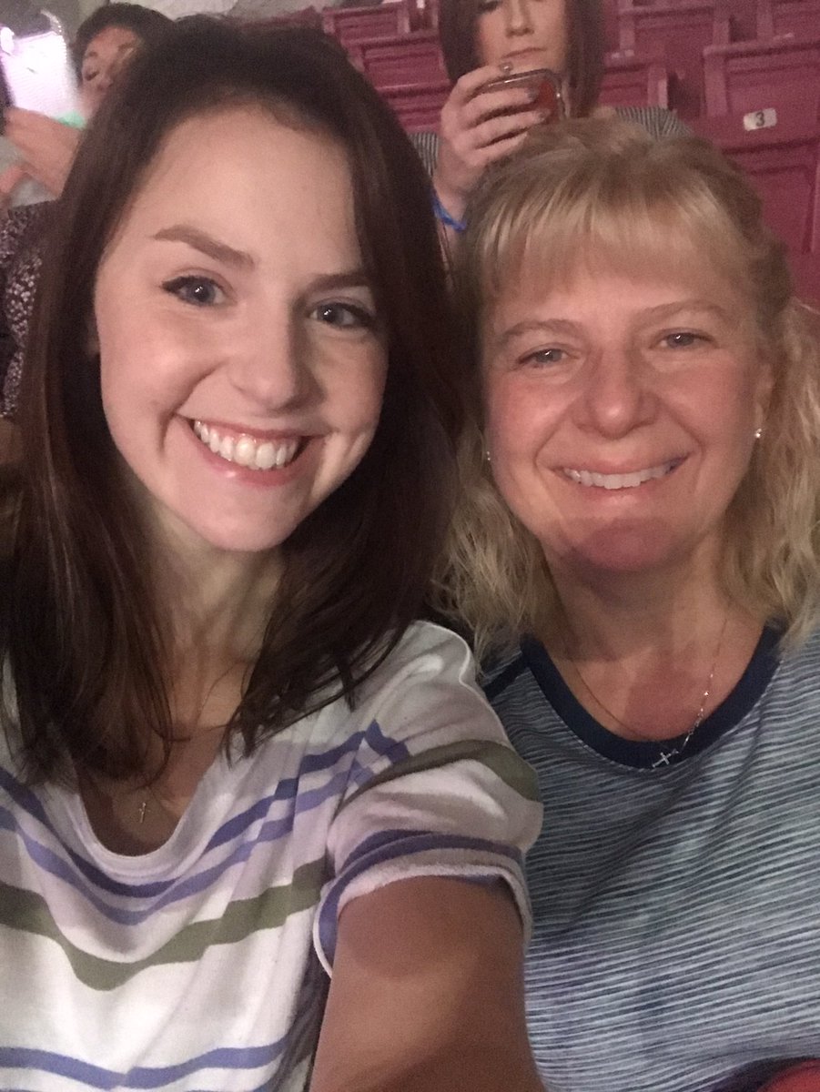 So excited for @JoyceMeyer to come out! Yay #lovelife19 #momanddaughterduo