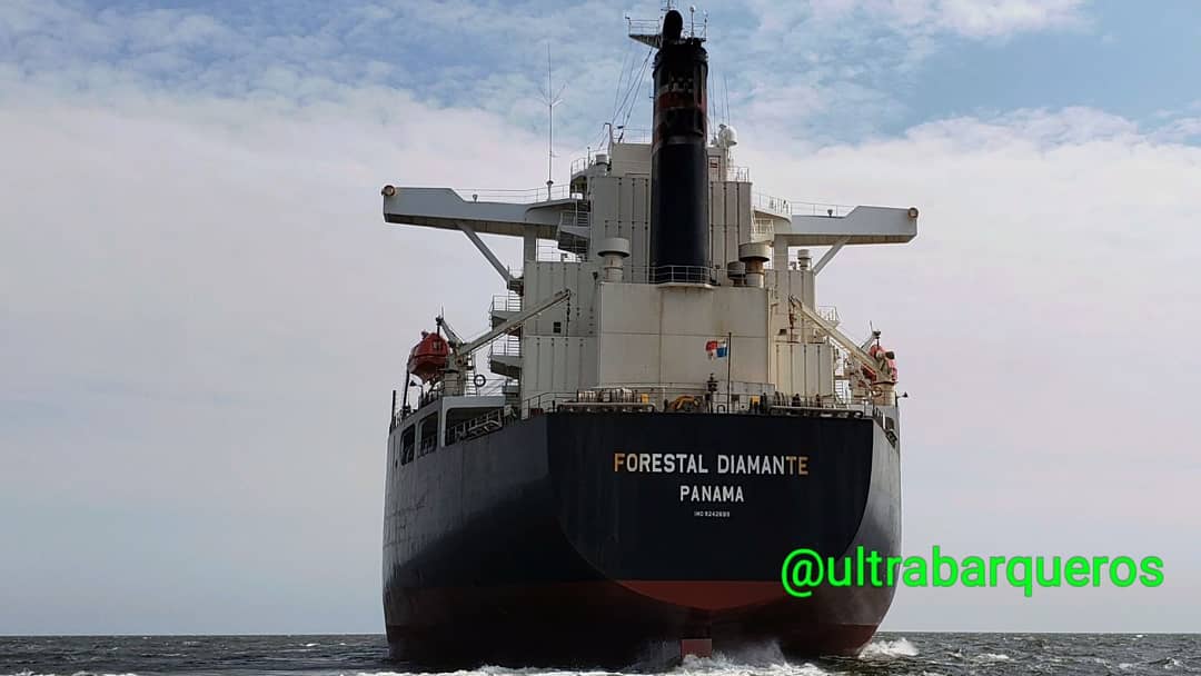 UltraBarqueros's tweet photo. Wood Chips Carrier Ship "FORESTAL DIAMANTE" #JP #Recalada #BoardingPoint #RioDeLaPlata 07.10.2019 - 14:15 Local Time
#ultrabarqueros #ultrabarqueros2 #pilots #pilotboat #merchantnavy #instaship #merchant #instashipping #seafarer #sailing #maritime #shiplife #woodchipscarrier https://t.co/rXCERrtlap