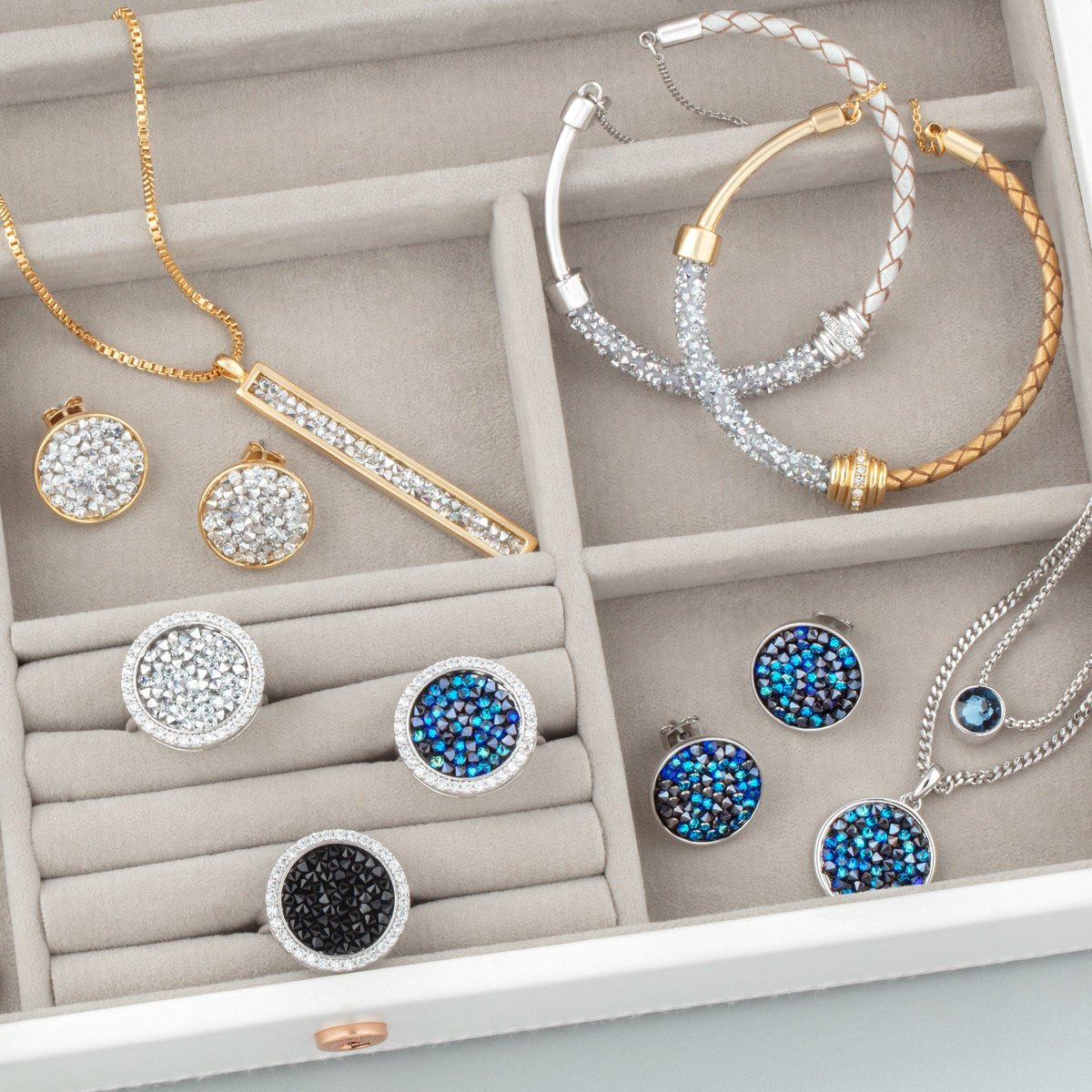 forevercrystals's tweet photo. Like a Constellation of Stars in your jewelry box! The new additions come in different colors and tones perfect for mix and matching✨ #ConstellationCollection #SwarovskiJewelry https://t.co/oFM34xJAEx