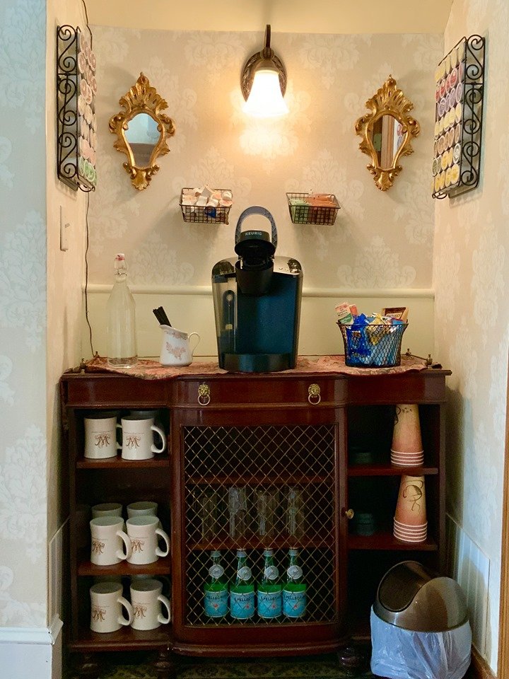inn_victorian's tweet photo. Our 2nd floor complimentary coffee station is always ready to brew you up a cup of warmth! Take a look at all of your room options by visiting https://t.co/SUQjFNgP2A

#bnb #bedandbreakfast #connecticut #friday https://t.co/TdnyOCKj1m
