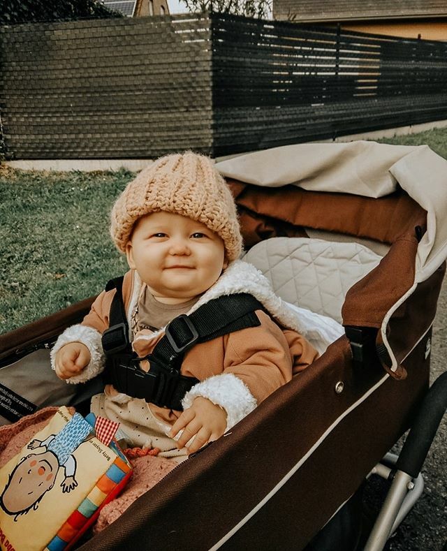 herimagination's tweet photo. ⁠autumn walks are the best kind. 
We went to our local bio-farm to get some pumpkins earlier this week and I got out this pram which has bigger wheel because I figured it would be quite muddy. 
She loved sitting upright in the bassinet and looking around. ⁠.⁠
.⁠
.⁠
.⁠
.⁠… https://t.co/S1DVQ9aRIJ