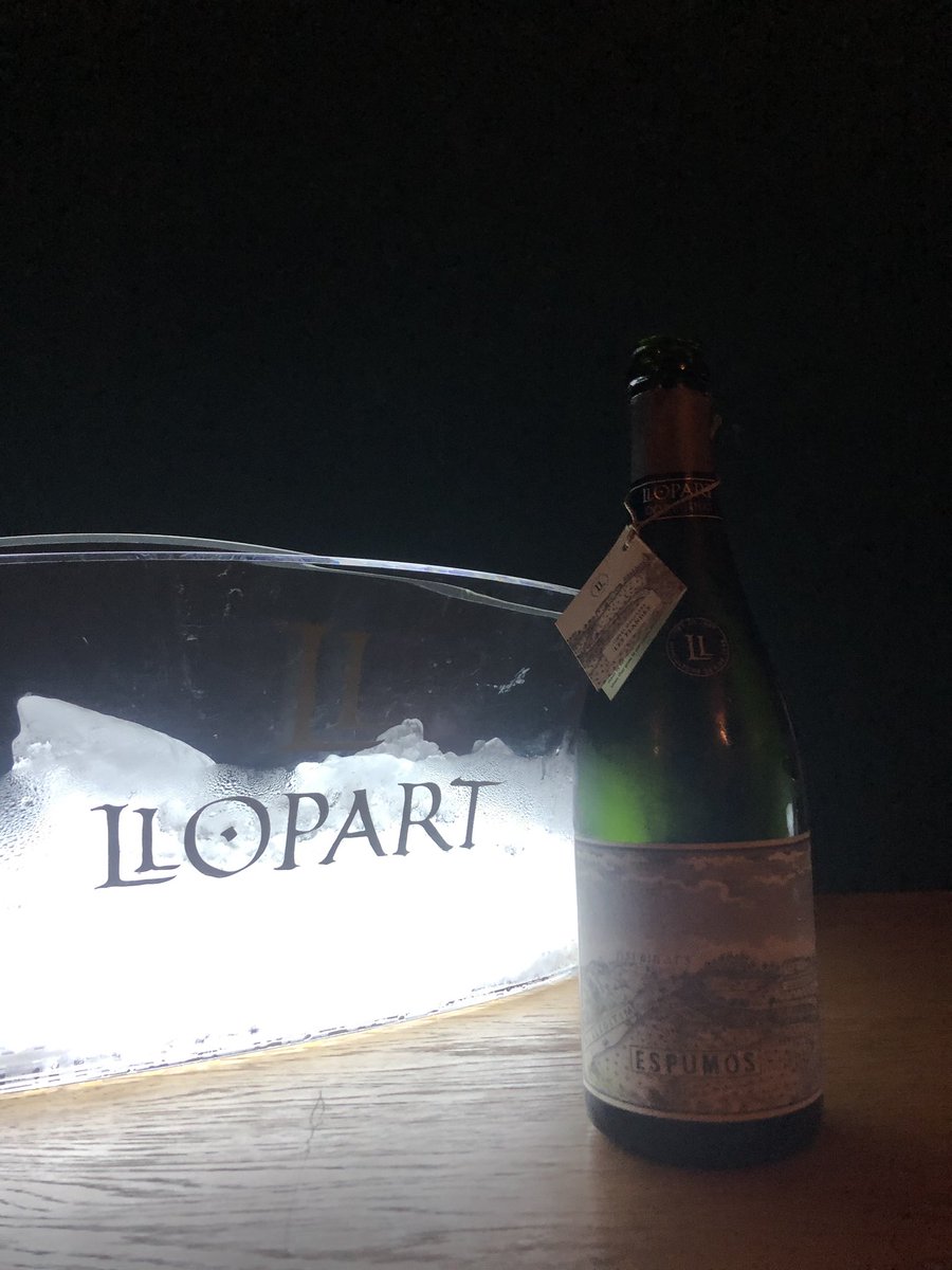 ZoltanCsabaNagy's tweet photo. Vinos espumosos que transmiten emociones y son de la más excelente calidad. @Llopart1887 #premiumNetworking https://t.co/6MrVzo0xEw