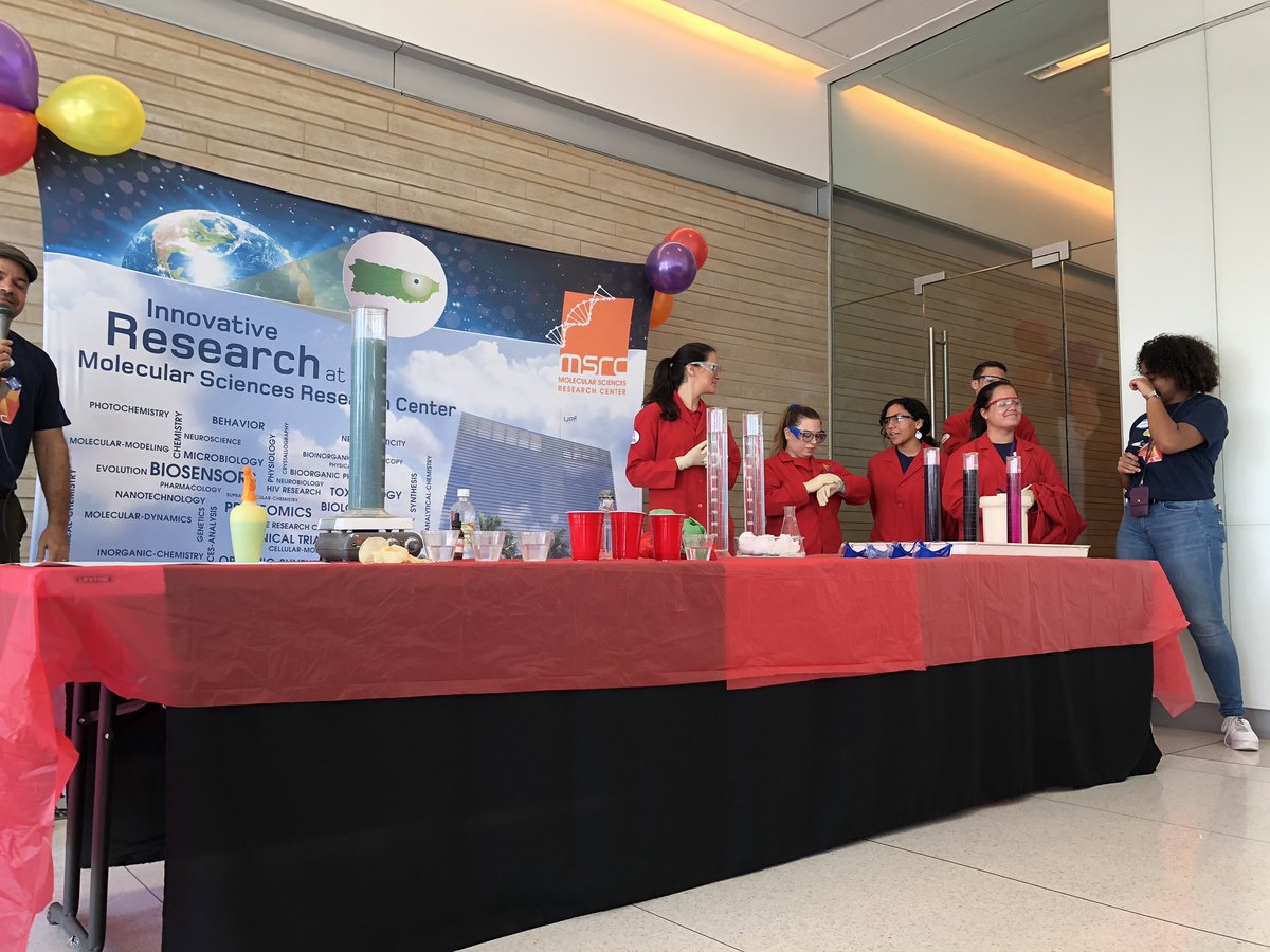 prbssc's tweet photo. Da comienzo el show “La Magia de la Química” en la Casa Abierta del Centro de Investigaciones en Ciencias Moleculares de la @UPR_Oficial https://t.co/U6sJ5pE4gX
