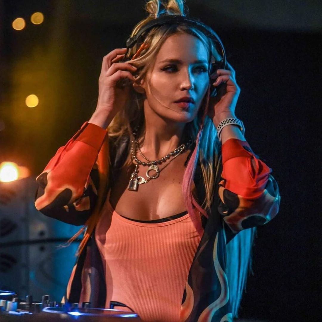 DjaneMag's tweet photo. Dear friends, in case you could miss this release, we strongly recommend you to listen to it right now!
#Zanova teamed with #DiegoMiranda and #Slamtype to create electro house super hit 'LOUD'.
Enjoy: https://t.co/HazsTT3hNU
VOTE for Zanova at https://t.co/wkr5Qi2YFM! https://t.co/enFRATWeV3