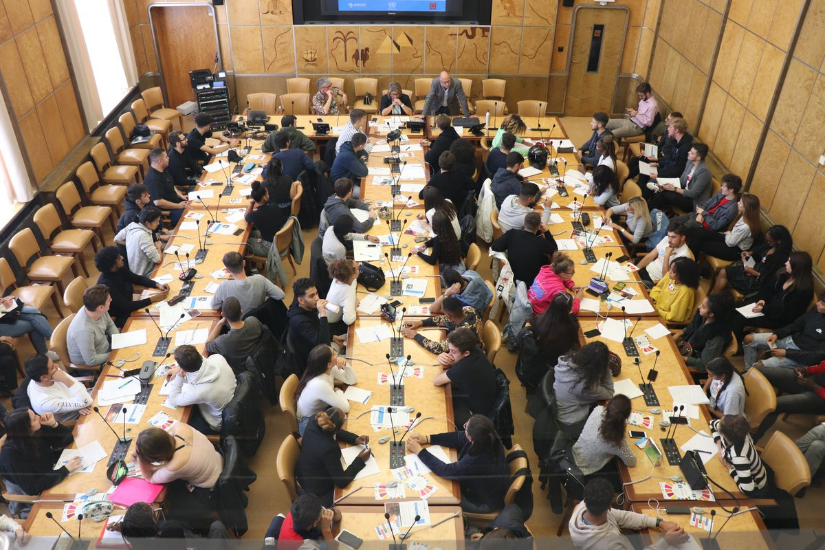 UN_Valovaya's tweet photo. Last week, 90 students came to the Palais des Nations for the #YoungReporters programme. By assisting to a dedicated conference, they learned more about the work of journalists in conflict areas. #YouthVoiceMatter https://t.co/LLHSWgwSsO