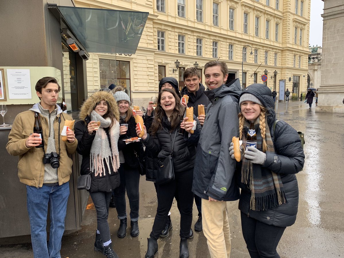 SmartTripEurope's tweet photo. Vienna! A unique city center with beautiful gardens 💐, magnificent infrastructure, and tons of history.  Immerse yourself with the culture and listen to the sweet sounds of a classic Viennese concert 🎶 

CLICK HERE 👉🏼 https://t.co/rhEyUNK7HC

BOOK YOUR TRIPS WITH US https://t.co/7EQZyMwK07