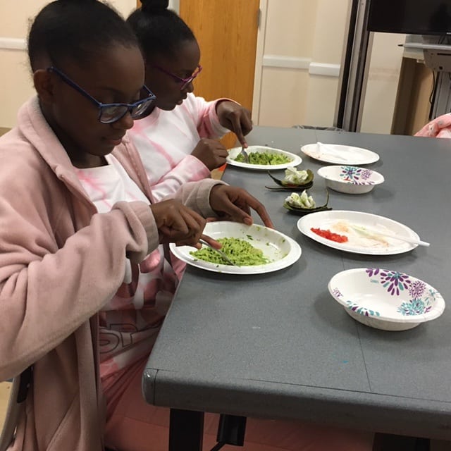 elplibrary's tweet image. Join us this Sat. Oct. 26 in the #MakerStudio and prep your own delicious snack! We will provide some tips and tricks on making Guacamole! Visit elpl.org to register for this program. Hope to see you there!

#libraries #community #cookingwithkids #eastlansing #kids