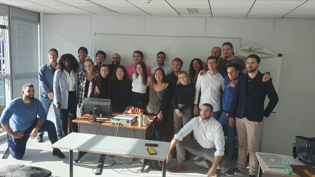 Sup2V's tweet photo. 🇺🇸 Quelques memories de la venue des étudiants de l'Université d'Albion (Michigan, USA) 🇺🇸
#supdevente #ingenieurdaffaires https://t.co/Jq9GcHgLhu