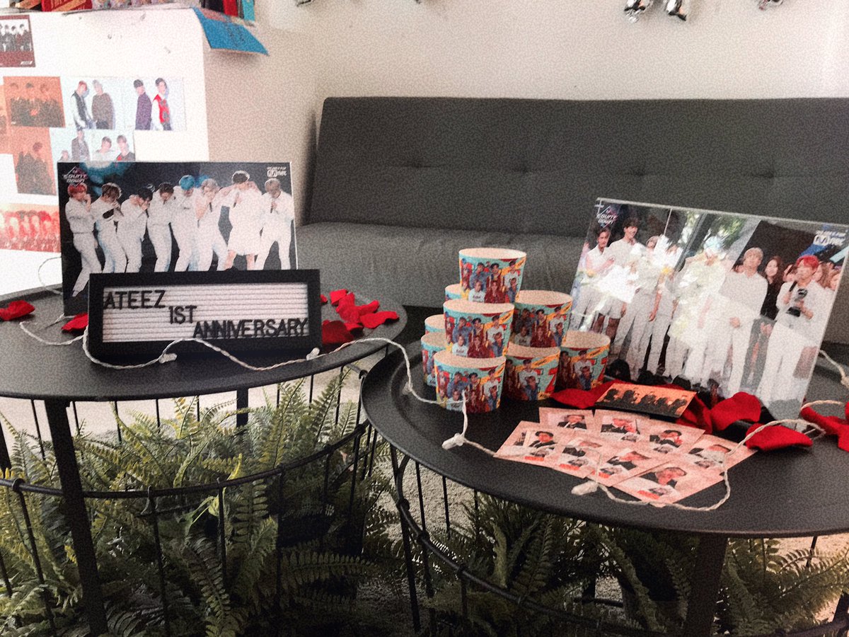 mocnbins's tweet photo. [ 𝟐𝟓/𝟏𝟎/𝟏𝟗 ] 𝐚𝐭𝐳 𝐟𝐢𝐫𝐬𝐭 𝐚𝐧𝐧𝐢𝐯𝐞𝐫𝐬𝐚𝐫𝐲
           ⤷ #FORATEEZ_UTOPIACAFE 

a huge huge thank you to the admins of this event!! my first ateez event (with really pretty decorations btw) &amp; it was so wholesome to see the cafe bustling with atinys 🥰🥰 https://t.co/NLeRNg12f4