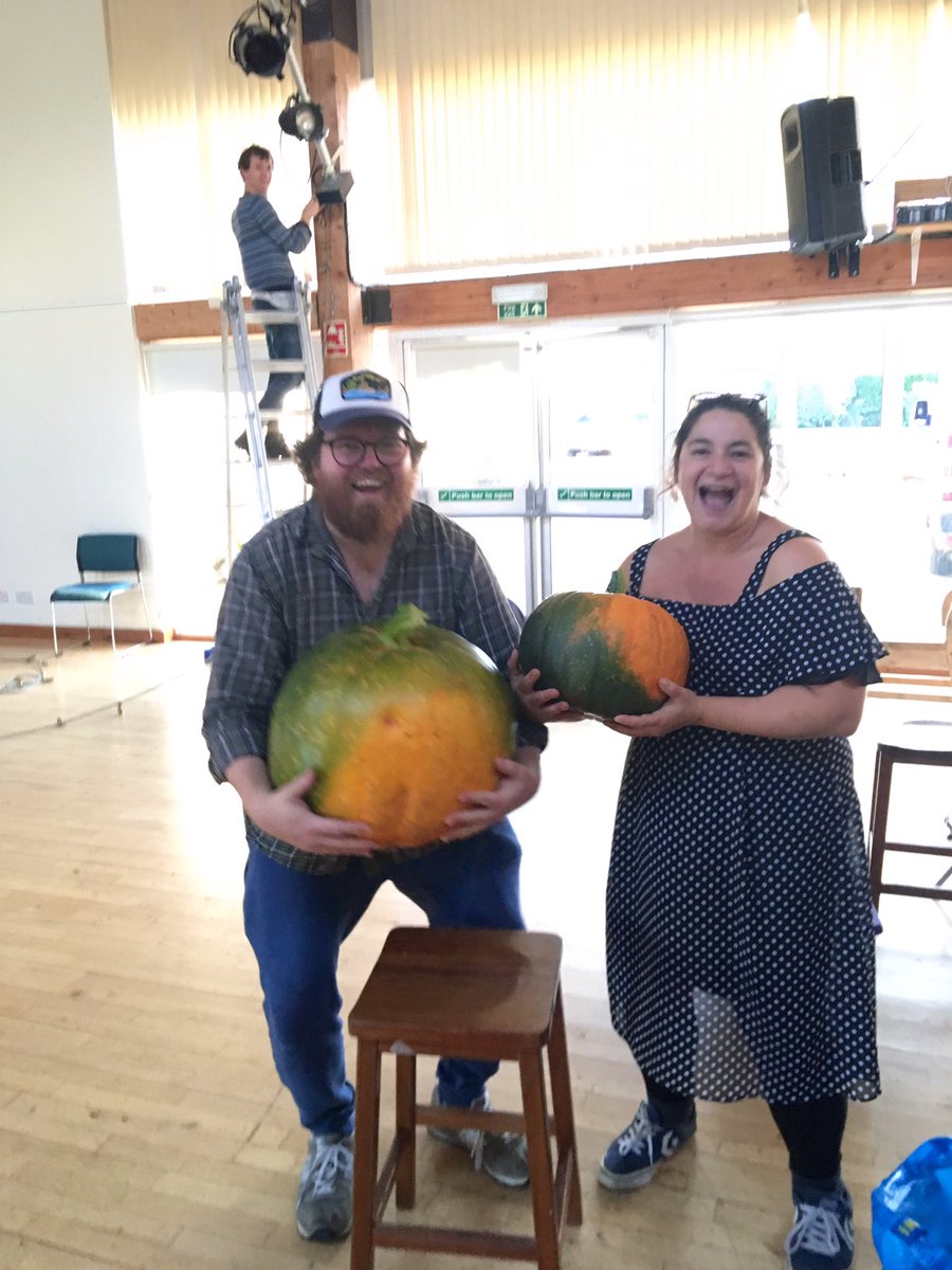 ShamiraTurner's tweet image. Drove 3hrs. Rocked up to a village hall. Via A&amp;amp;E as one of us had a vomiting bug 😨 Bust a wing mirror 😳 There was a fire in the village 😬 But we did pick up some prize pumpkins &amp;amp; have a lovely show against the odds! Thank you #Langtree 💙#MountainMusic #ruraltour @Little_Bulb