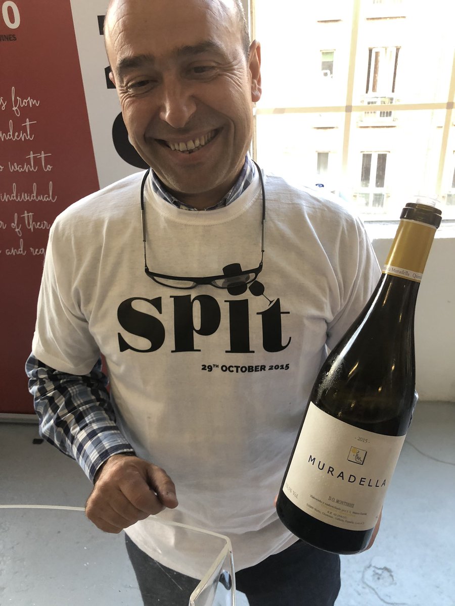 Honoured that José Luis Mateo , wine maker from Monterrei &amp;the great Muradella wines dropped in for lunch today. He loved Dani’s chicken wrap 😋....he was <a href="/spitfestival/">Spit</a> yesterday. His wines are getting an amazing reaction! <a href="/Rafa_Salazar_/">Rafa</a> <a href="/AnthonyRobineau/">Anthony Robineau</a> <a href="/RobsonErik/">Erik Robson</a> @DanielRuSer