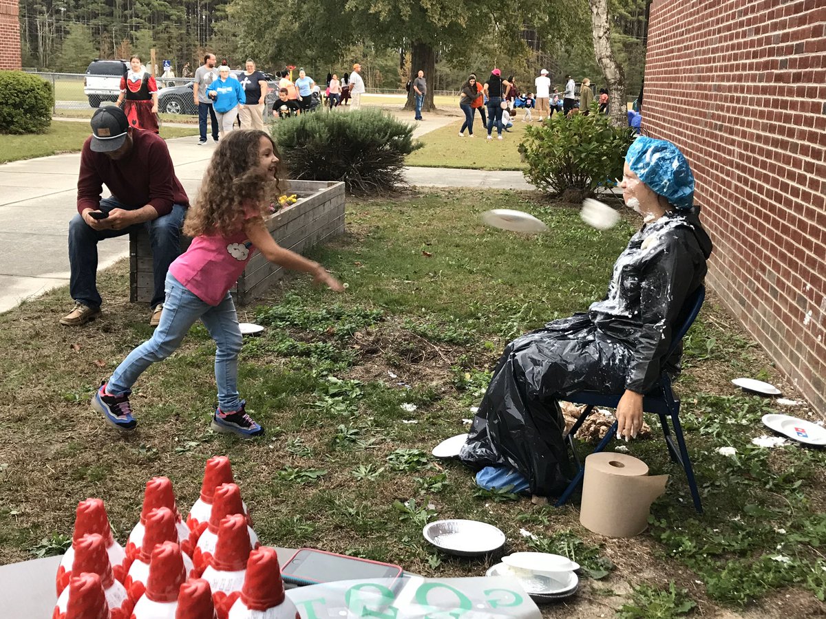 WagramWildcats's tweet photo. More photos for our Fall Carnival last night!! So much fun was had by ALL! We had some happy winners of our raffle baskets! Thanks so much for our grade level teams and other teams that contributed to this effort! Our Wildcats are amazing! https://t.co/zNZ00ZJjQ7