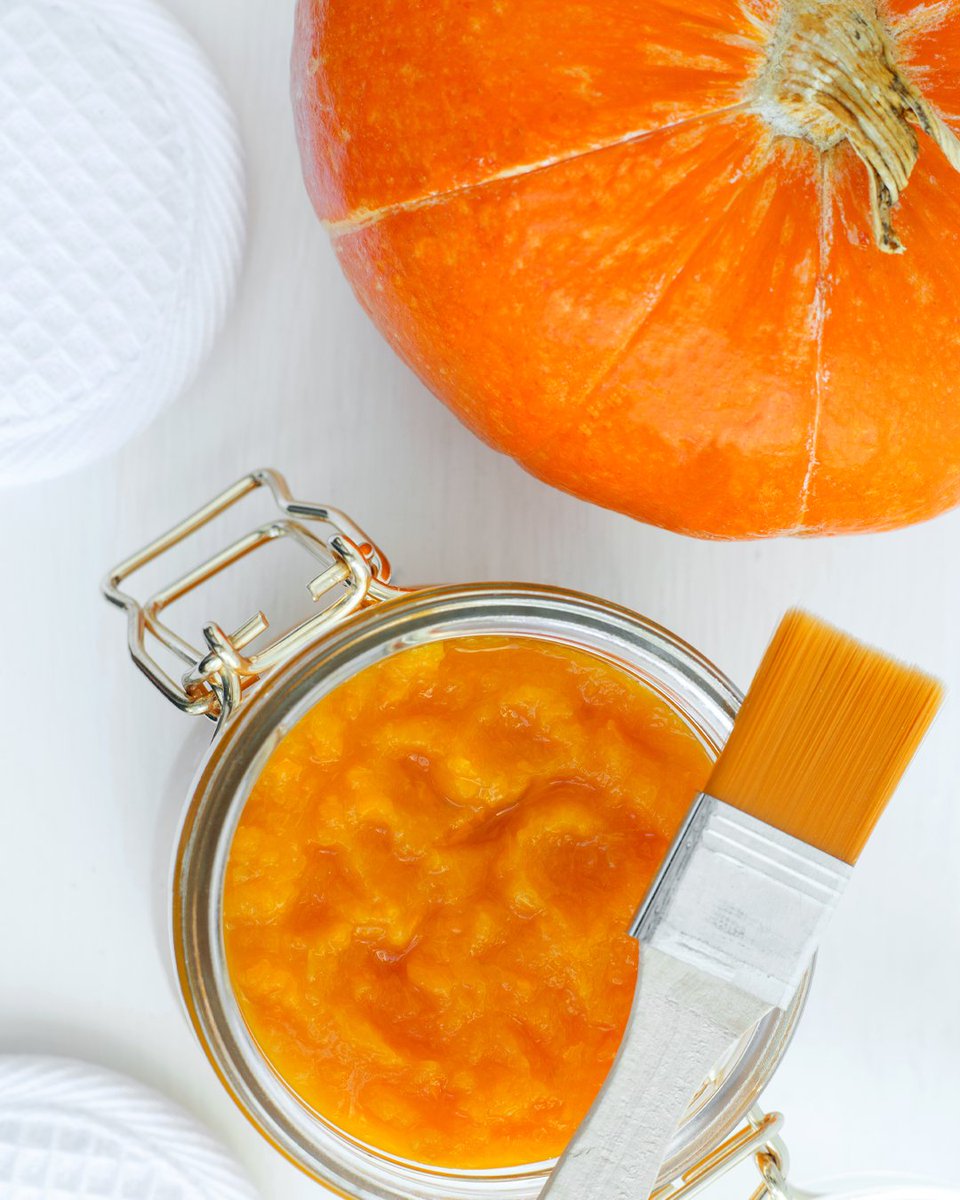 loveCleanlogic's tweet photo. Let's give you pumpkin to talk about. 🎃 DIY pumpkin skin mask recipe from https://t.co/6iMjMx0Ls9. Mix ¼ cup organic pumpkin puree, 1 egg, 2 tbsp raw honey and 1 tbsp apple cider vinegar. Wash your face, apply mask, and let it sit for 15-20 minutes before rinsing. #cleanlogic https://t.co/G5fHBRicjR