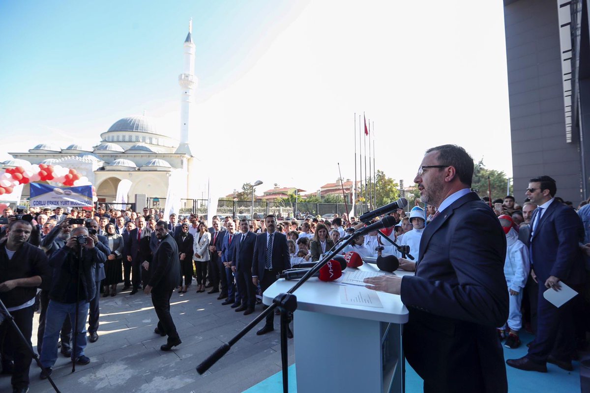 kasapoglu's tweet photo. Türk sporuna yeni yıldızlar kazandıracak ve 8 branşta yüzlerce sporcumuza modern şartlarda hizmet verecek Çorlu Sporcu Eğitim Merkezi’nin açılışını gerçekleştirdik

📍Haydi Çorlu! İçerisinde kitap kafe de olan tesisimiz, etkin ve verimli kullanımınız için 7/24 hizmetinizde🥋🏸🤼‍♂️ https://t.co/JyFms0GlFV