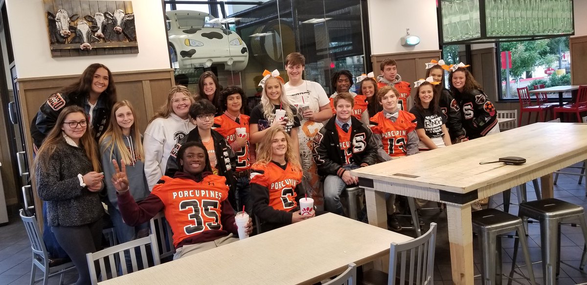 lisateague237's tweet photo. Thanks @ChickfilA (Lake worth) for having us after our @959theranch interview this morning!!! #pinesthriveon959theranch
#959theranch
#itsagreatdaytobeaporcupine
#GoPOJO #PoJoPride https://t.co/x4rTYqQtMZ