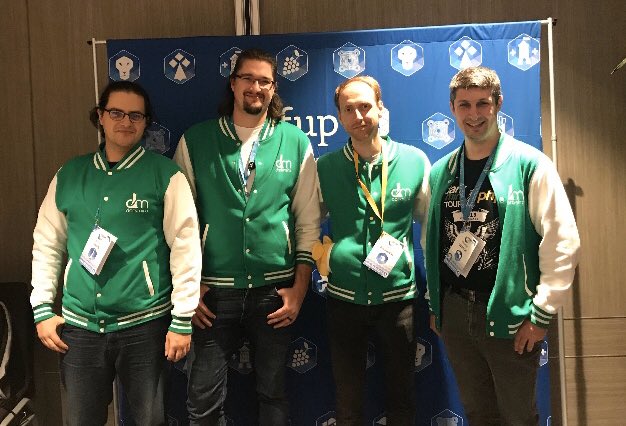 Darkmirafr's tweet photo. Petit aperçu de nos #devhackers au #forumphp de l’@afup ! 😄 https://t.co/x5ZDMQhV1y