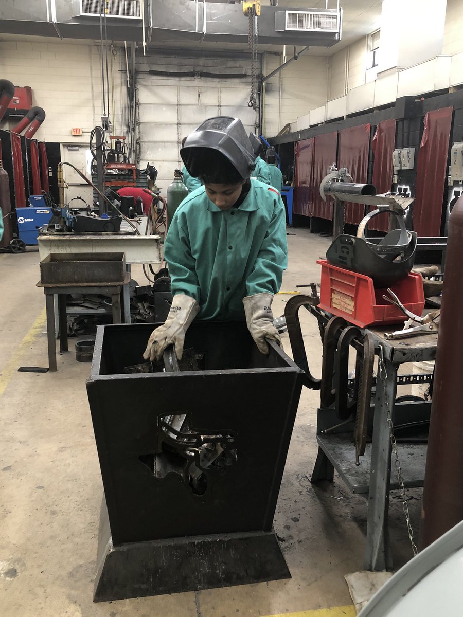 CTEinCHISD's tweet photo. #WhyCTE Working as a welder is anything but a desk job. That's why Mr. Wilbert ensures our scholars are equipped to perform in all environments. #PhysicallyDemanding #HighDemand #HighWages #CHHSWelding @cedarhillisd @Mr_Miller1911 @traci1913 https://t.co/6Aeq4lzpxc
