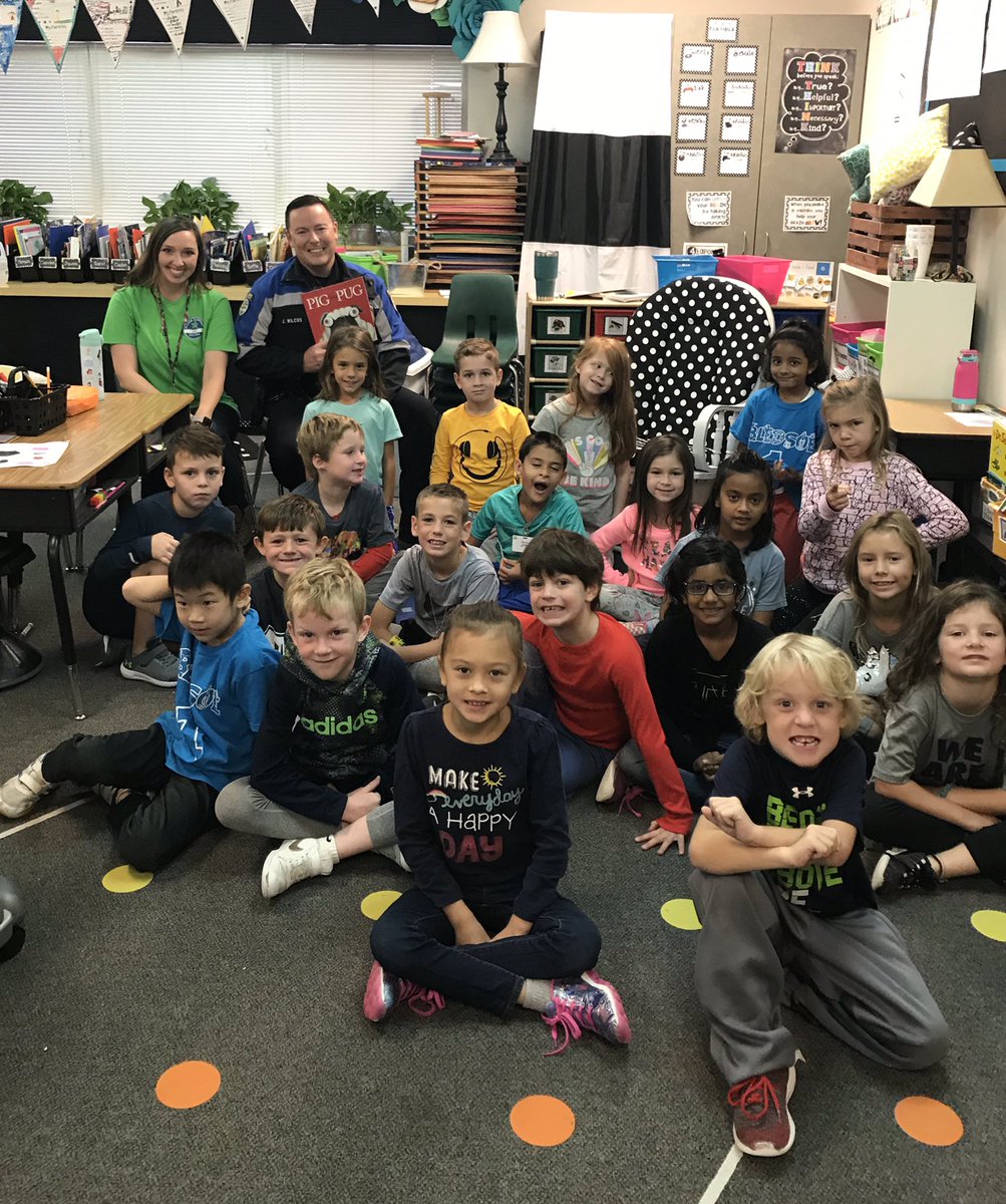 PearsonmsSro's tweet photo. @Bledsoe_Elem invited me to read today! Ms. Yell’s first grade class was awesome and had LOTS of questions! 🤣 #bestjobever #reader4life #bledsoeelementary https://t.co/rUgacwIcGG
