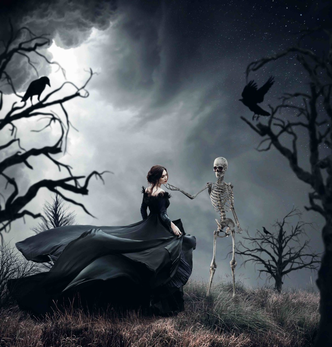 Have no fear, another #Ps_Swipe is here! Swipe along with Luke Renoe in this Instagram tutorial to unveil the mystery behind this spooky photo created in #Photoshop: adobe.ly/2pXXkcL