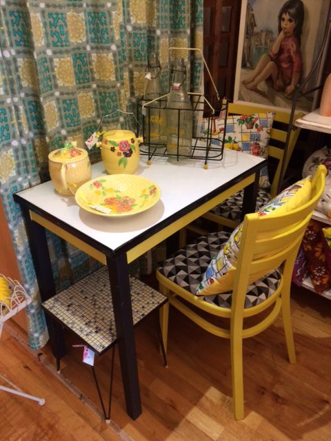 WardonHill's tweet photo. A fresh look for JP’s @WardonHill ........ cushions made from original 50’s barkcloth fabric..........vintage collectables and furniture https://t.co/MZBVSdUu4l