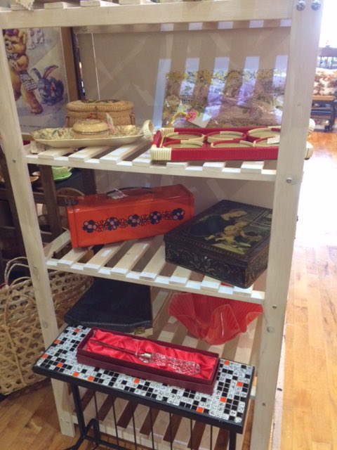 WardonHill's tweet photo. A fresh look for JP’s @WardonHill ........ cushions made from original 50’s barkcloth fabric..........vintage collectables and furniture https://t.co/MZBVSdUu4l