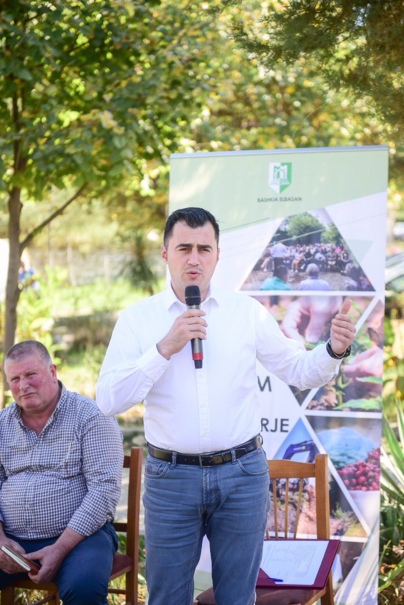 llatja's tweet photo. Me Njësinë Administrative #Tregan për Buxhetin me Pjesëmarrje 🙋🏻‍♀️🙋🏻‍♂️ 
Si një destinacion i turizmit kurativ 🏞 zona e Treganit do të marrë një vëmendje të veçantë në investime në buxhetin e 2020.📊 Puna për ndërtimin e Elbasanit që duam vazhdon.😁🤝
#eGjithëVëmendjaPërJu🇦🇱 https://t.co/YrucDmeOZM