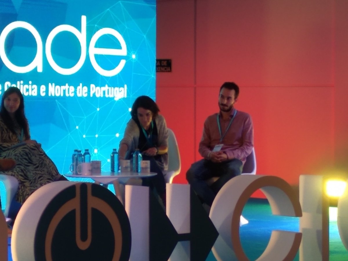 CCompostela's tweet photo. Na primeira Mesa Redonda do Encontro de Xuventude participou Carolina Lodeiro de @WaynaConsultora , empresa do noso #ViveiroEmpresas da @CCompostela https://t.co/sfu38idfmB