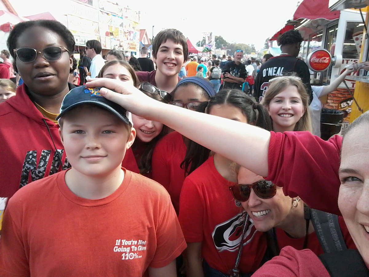 rusho_m's tweet photo. State Fair field trip with #7thgrade #WeB4MeEWA #teacherlife https://t.co/AzGRgzIPS3