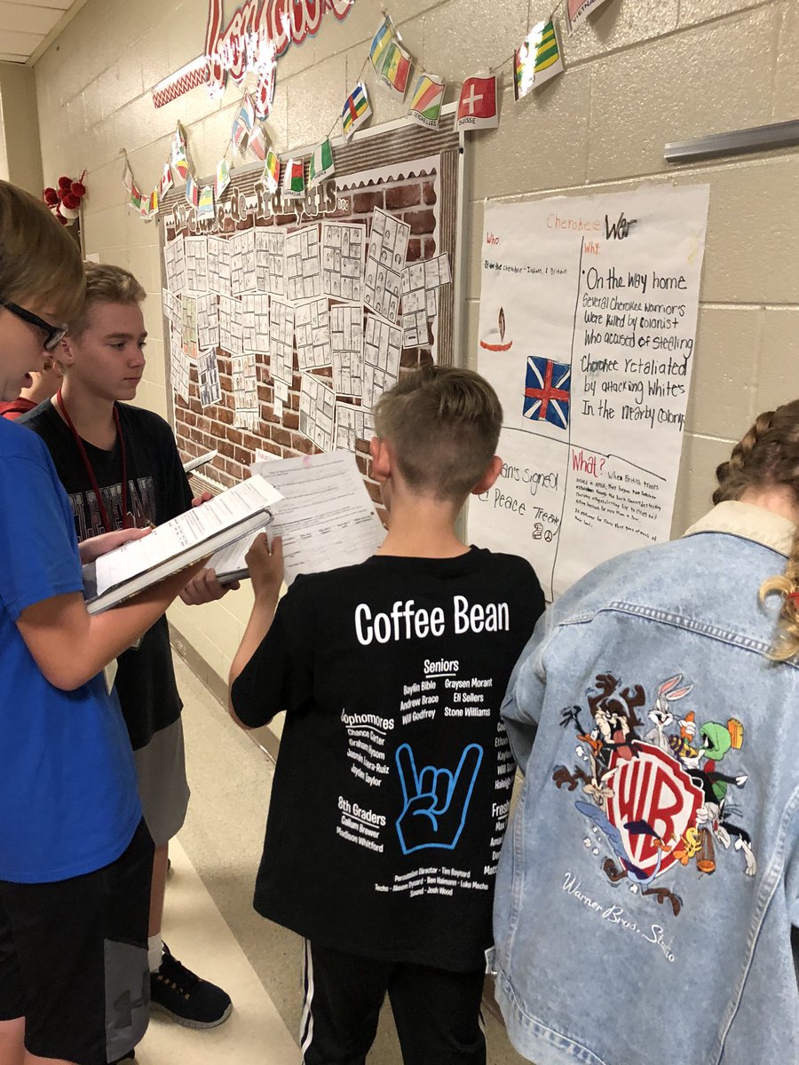 andersone_1031's tweet photo. 8th gr @PHMSCougars Ss created posters of key events from the mid-1700s today and then participated in a silent #gallerywalk activity to review @lex1socstudies info. #LEADwithPride #abcschool #artsinbasiccurriculum https://t.co/oXFDsbXT06