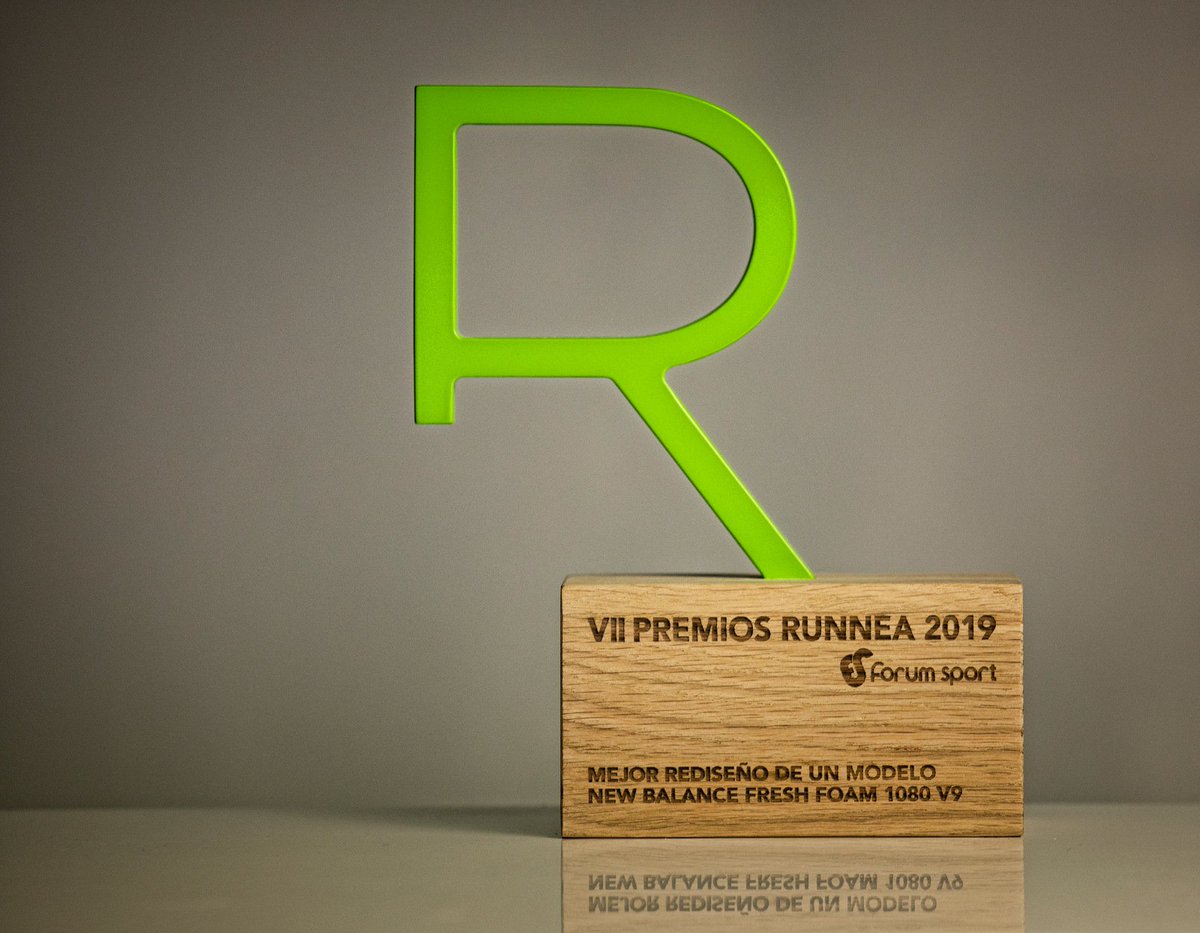 newbalanceES's tweet photo. Trabajar duro tiene sus recompensas. Alegría de todo el equipo New Balance en #RunneaSummit19 

Gracias @runnea_com 👏

👉Mejor Marca
👉Mejor debut asfalto: FuelCell Rebel
👉Mejor rediseño: 1080v9

#RunneaSummit #running #Atletismo https://t.co/F231QGgaML