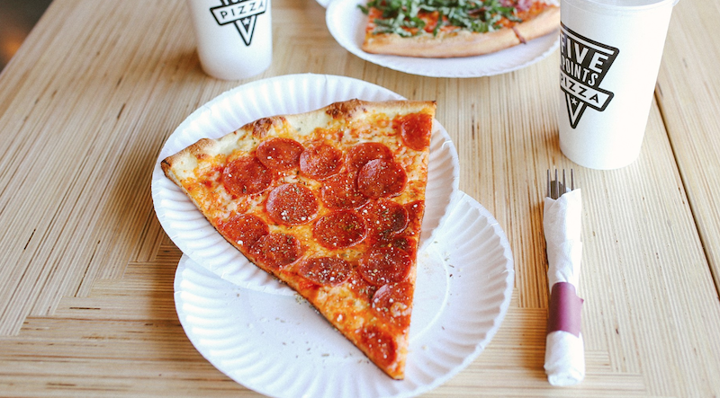 FREE PIZZA! That's right, save the date -- 10/29 from 5-7pm <a href="/fivepointspizza/">Five Points Pizza</a> is giving away free cheese and 'roni slices to celebrate winning "Best Pizza In Nashville" 8 years in a row! 🍕
do615.com/free-slice-nig…