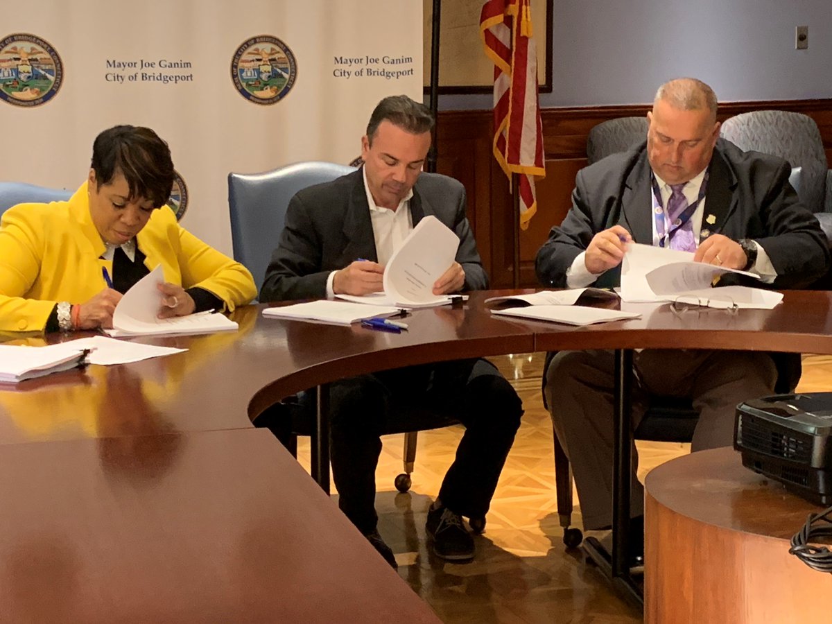 The Mayor signed the new Union Contract between the City of Bridgeport and the National Association of Government Employees. #NAGE #UnionContract