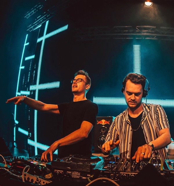 World club' ta şimdi <a href="/YOUNOTUS/">YouNotUs</a> live on <a href="/KralWorldRadio/">Kral World Radio</a> 
 LISTEN NOW!!
kralmuzik.com.tr/radyo/kral-wor…
#yükseksesledahaiyi #louderisbetter